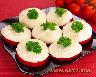 Помидоры с сыром и чесноком