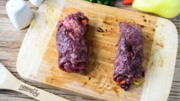 мясные роллы, фаршированные овощами