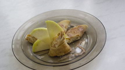 Роллы десертные с хурмой и яблоками в русском стиле