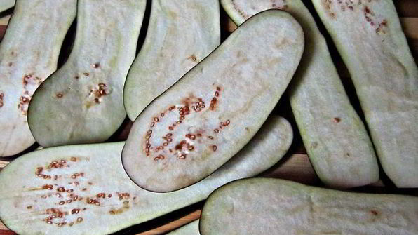 роллы из баклажанов со спагетти