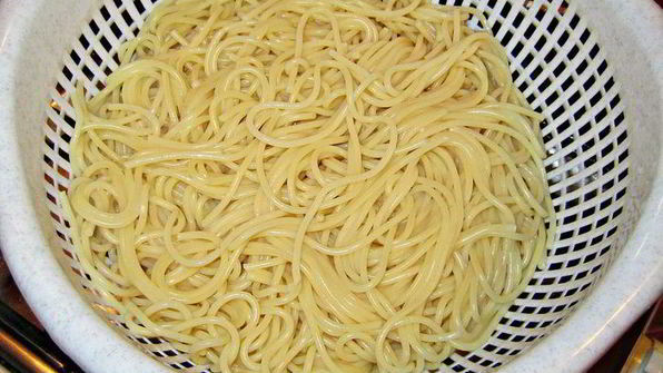 роллы из баклажанов со спагетти