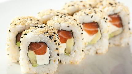 Роллы с авокадо и лососем