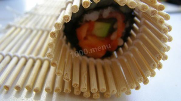 роллы с лососем