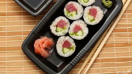 Роллы с тунцом и огурцом