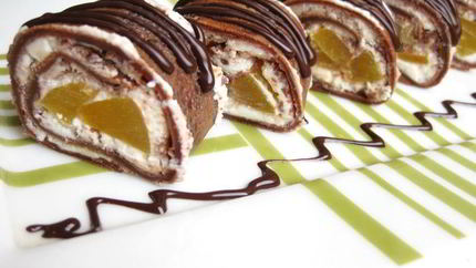 Шоколадные роллы с персиком