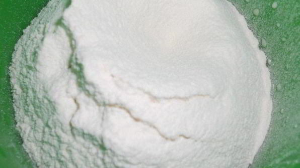 сладкие роллы из шоколадных блинчиков с клубникой и лимонным курдом