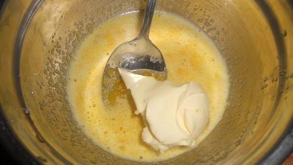 сладкие роллы из шоколадных блинчиков с клубникой и лимонным курдом