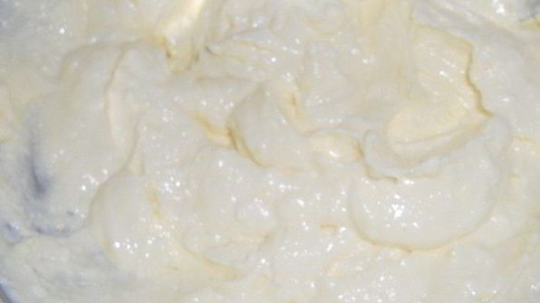 сладкие роллы из шоколадных блинчиков с клубникой и лимонным курдом