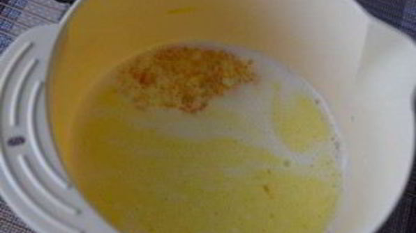 сладкий ролл с фруктами