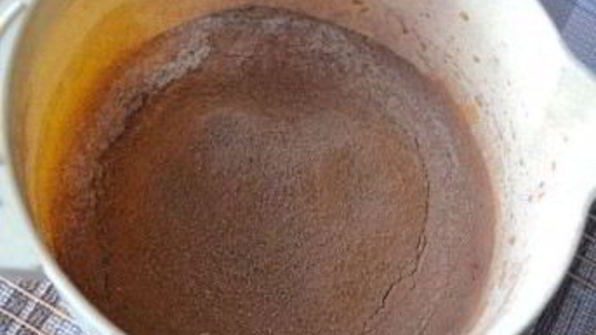 сладкий ролл с фруктами