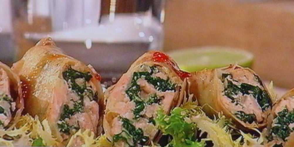 Рецепт спринга-роллов с лососем и свежим шпинатом