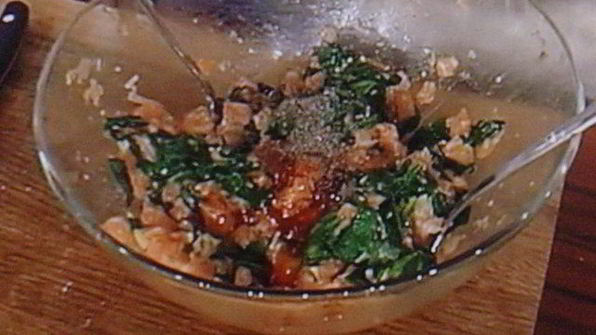 спринг-роллы с лососем и свежим шпинатом