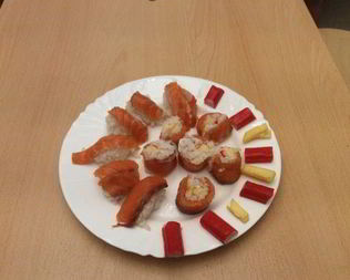 Суши и роллы большие