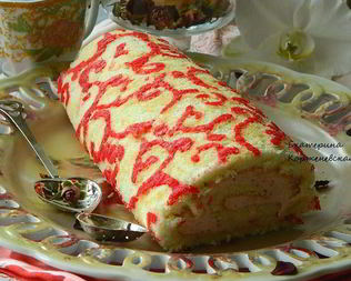 Бисквитный рулет с клубничной начинкой Ажурный