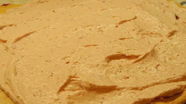 бисквитный рулет с клубничной начинкой ажурный