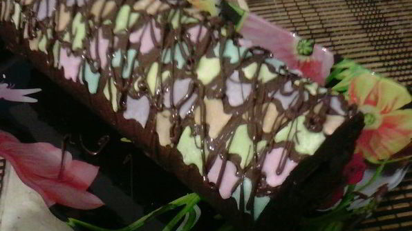 бисквитный рулет с мастикой