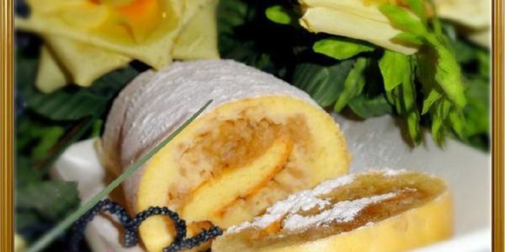 Рецепт бисквитного рулета с яблоками за 5 минут