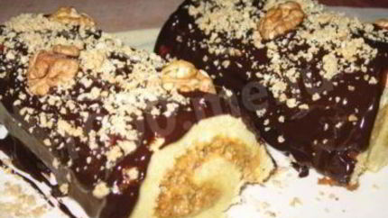 Бисквитный рулет со сгущенкой