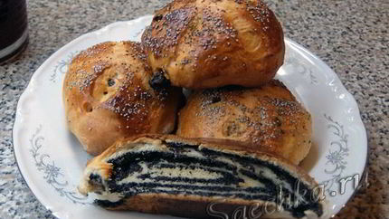 Дрожжевой рулет с маком