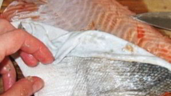 фаршированный рулет из семги с рисом и шпинатом