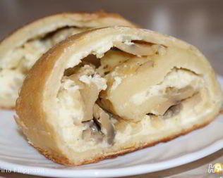 Картофельный рулет с грибами