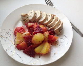 Куриный рулет с запеченными овощами