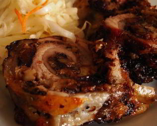 Мясной рулет с черносливом