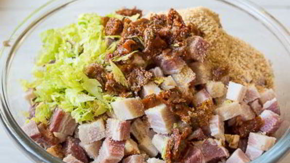 мясной рулет с копченой грудинкой