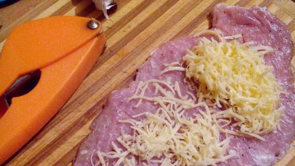 мясные рулетики с сыром и чесноком