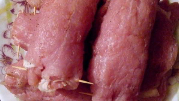 мясные рулетики с сыром и чесноком