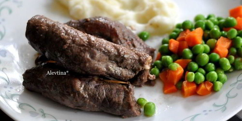 Рецепт мясных рулетов с орехами и вялеными помидорами