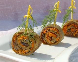 Печеночный рулет с морковью и грибами по-корейски