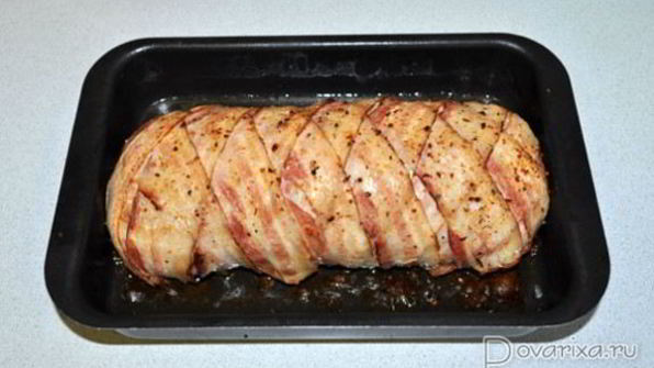 рулет из фарша с грибами и сыром в беконе