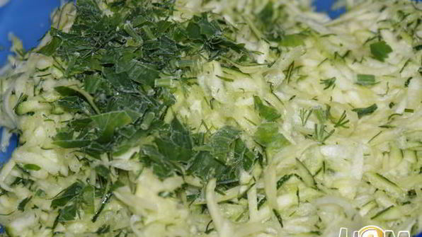 рулет из кабачка с курицей и грибами