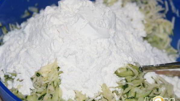 рулет из кабачка с курицей и грибами