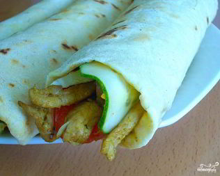 Рулет из лаваша с авокадо