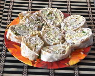 Рулет из лаваша с курицей и сыром