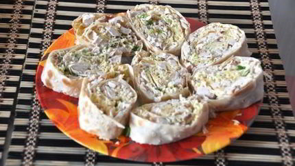 Рулет из лаваша с курицей и сыром