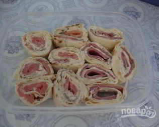 Рулет из лаваша с плавленым сыром