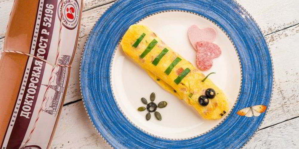 Рецепт рулета из омлета с колбасой и сыром