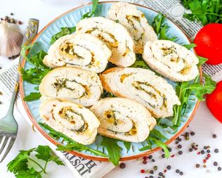 Рулет куриный с сыром в духовке