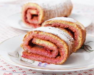 Рулет с йогуртово-малиновой начинкой