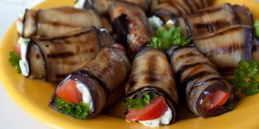 Рецепт рулетиков из баклажанов с сыром фета