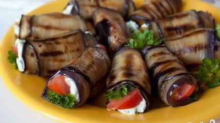 Рулетики из баклажанов с сыром фета