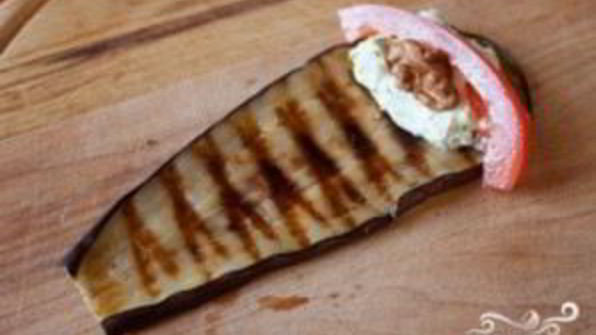 рулетики из баклажанов с сыром фета