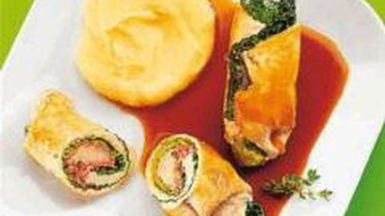 Рулетики из индейки с савойской капустой и фаршем