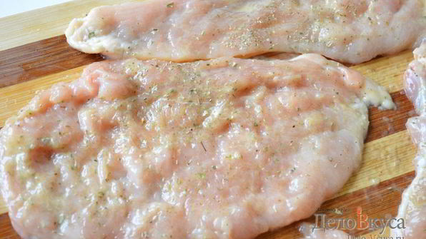 рулетики из куриного филе с сыром в беконе