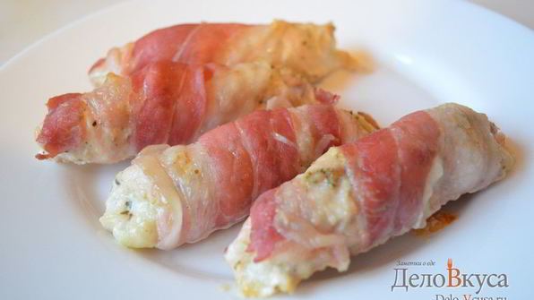рулетики из куриного филе с сыром в беконе