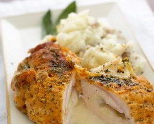 Рулетики из куриной грудки с сыром бри