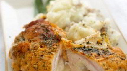 Рулетики из куриной грудки с сыром бри